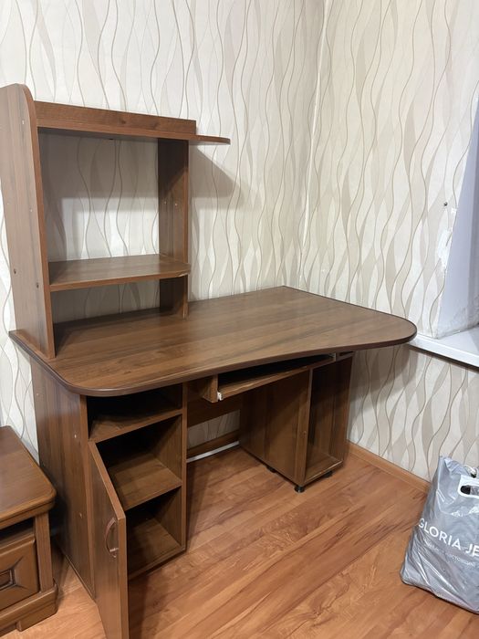 Продам компьютерный стол