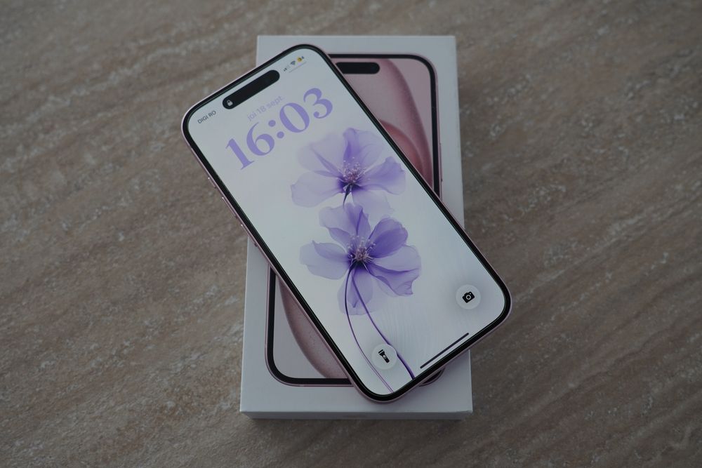 iPhone 15 rose 128gb impecabil