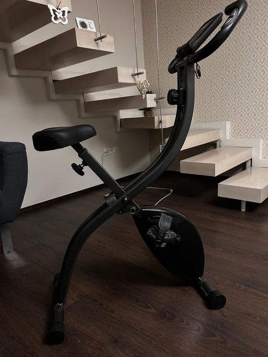 Bicicletă de interior, ideală pentru antrenamente acasă
