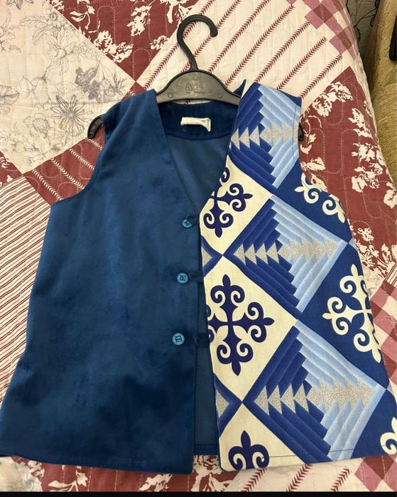 Продам националный жилетку 120 р можно мальчикам и девочкам