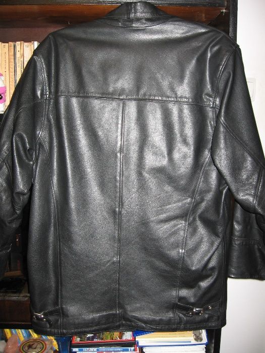 Haina de piele ca noua