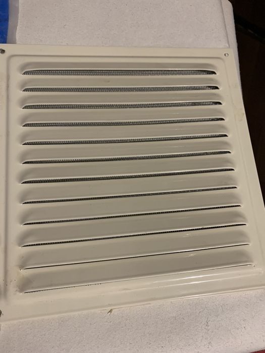 Продам вентиляционную решетку новую