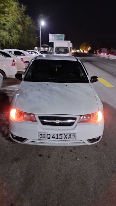 Автомобиль  сотилади