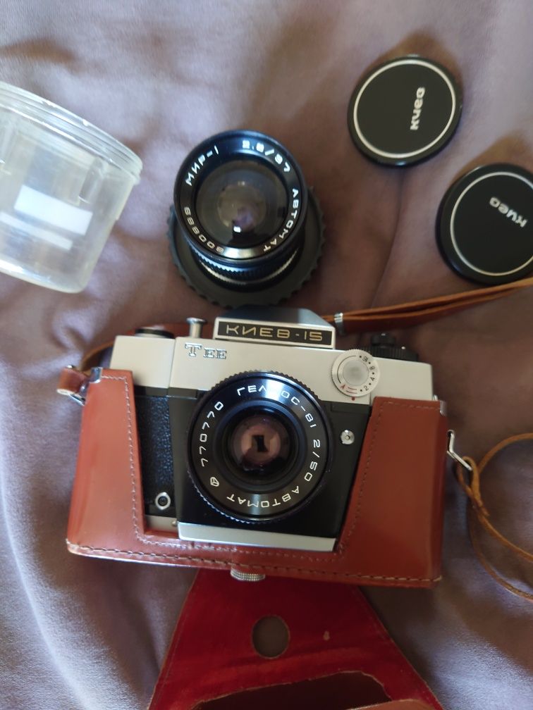 SLR Kiev 15 Tee cu Helios 81 50/2 si Mir 37/2,8