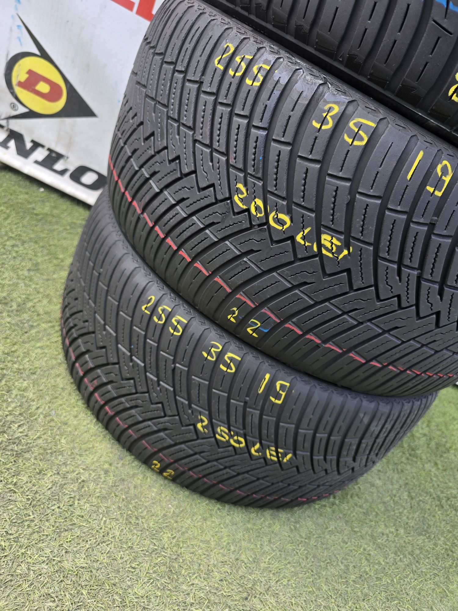 255.35.19 2x maxxis 2x pirelli m+s
