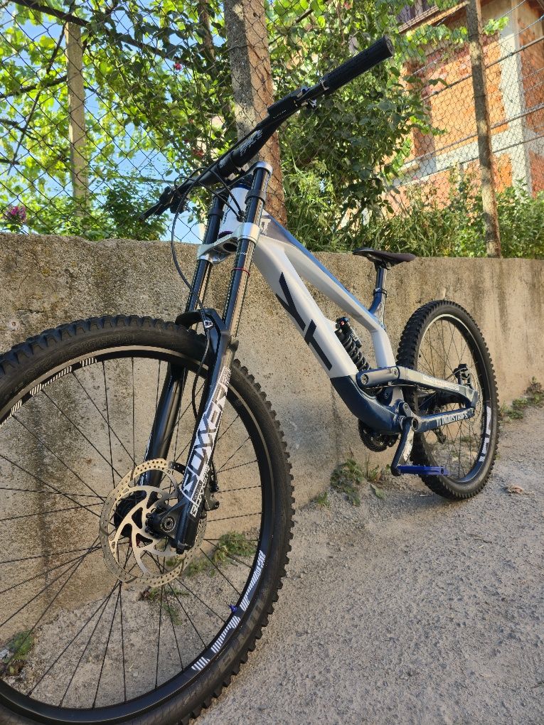 YT Tues 27.5 цола М размер Като нов 2020г. Въздушен Boxxer 1x7 Sram GX