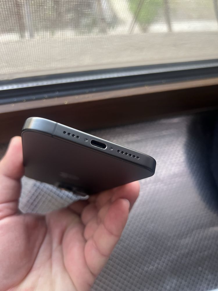 Iphone 15 pro max. Icloud