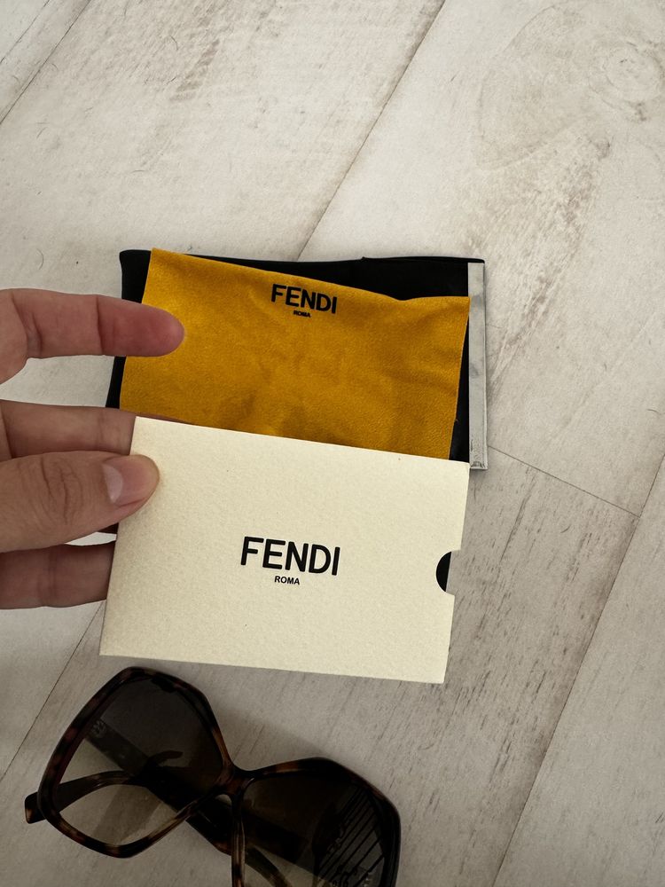 Ochelari de soare Fendi