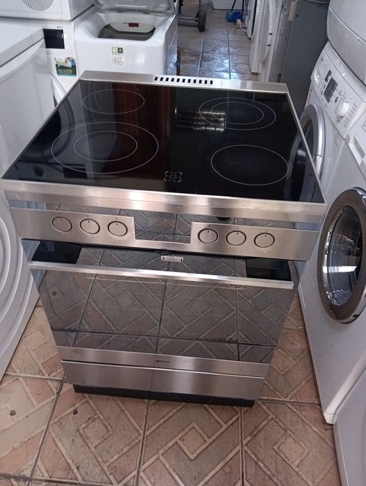 Иноксова свободно стояща печка с керамичен плот Gram 2 години гаранция