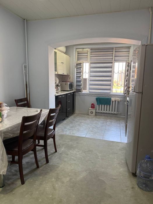 Госпитальный рынок 4 х комнатная 1000