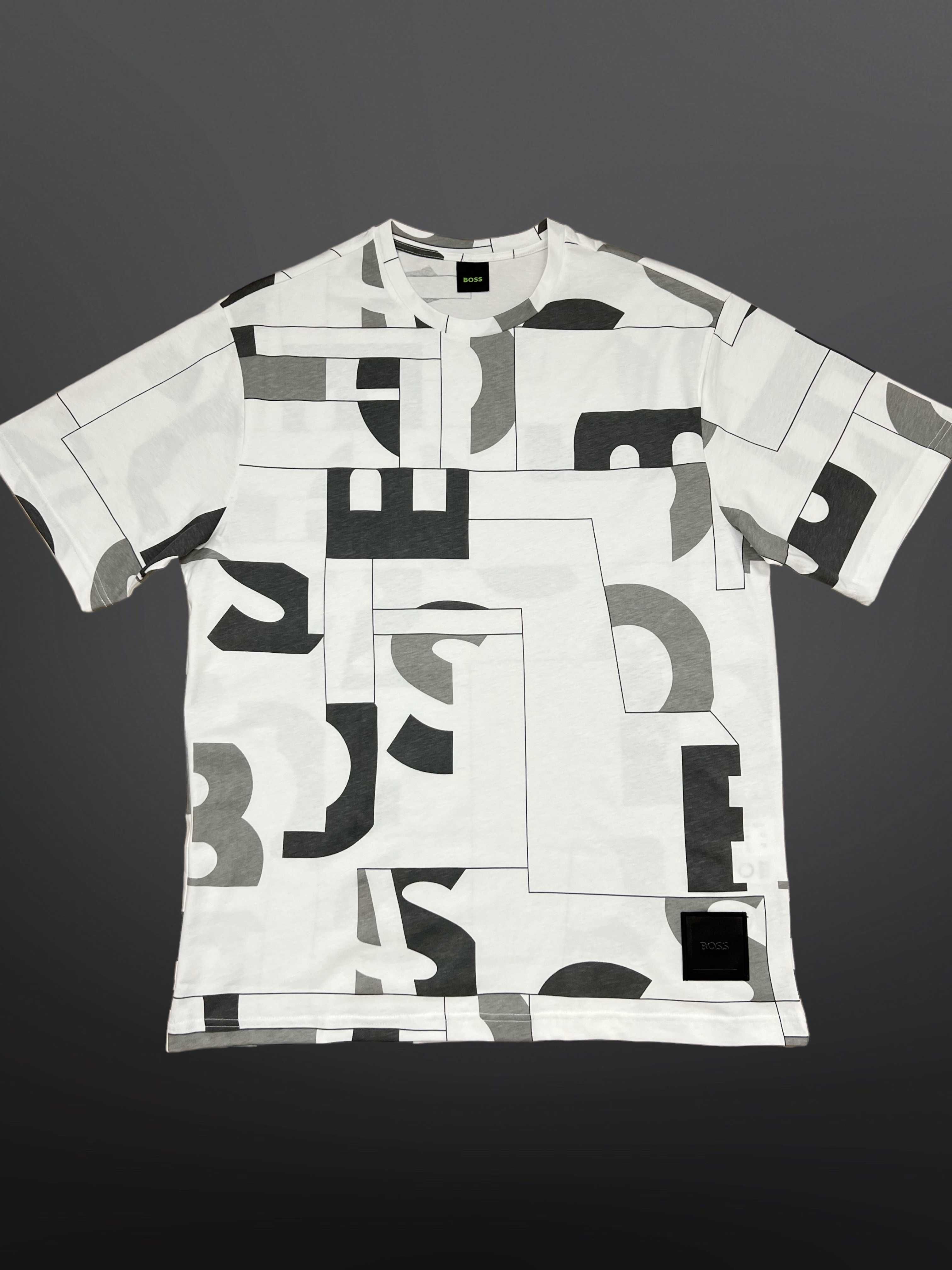 Hugo Boss Бяла Тениска с 3D Нашивка - Oversize S M