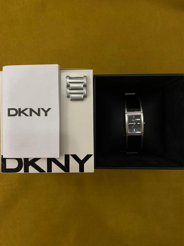 Женские часы DKNY