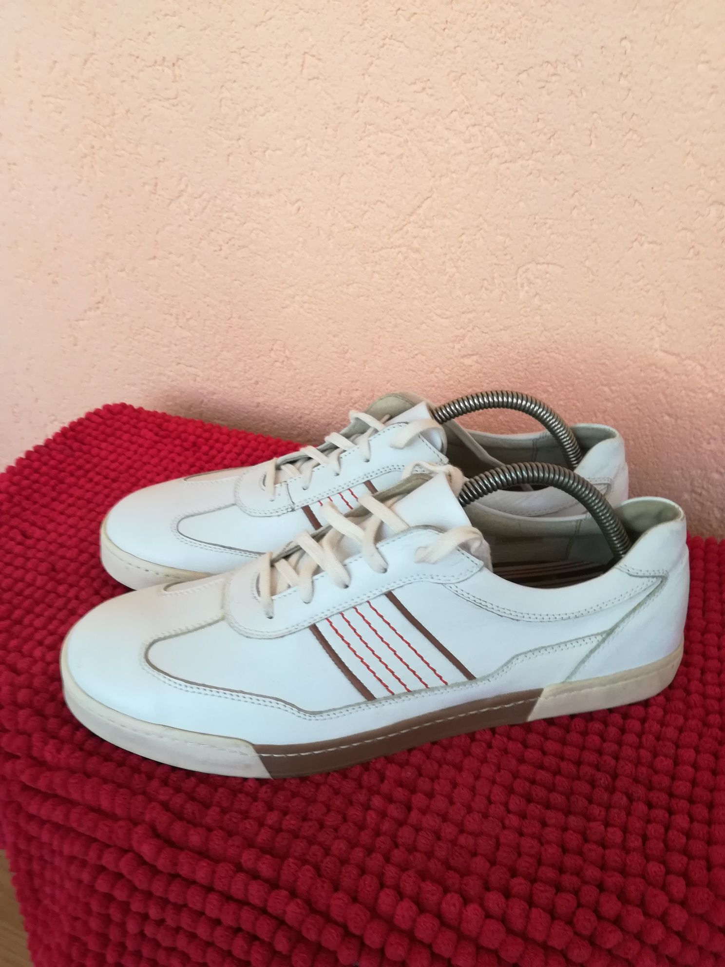 Adidași sport noi piele nr 44 Josef Siebel