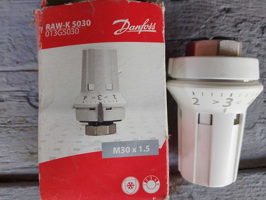 Термостатическая головка Danfoss RAW-K 5030. Новые - цена за 2 штуки!