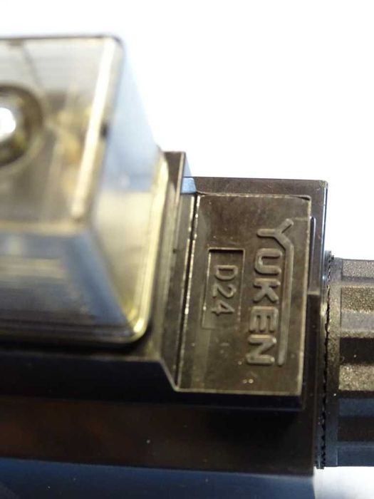 Хидравличен разпределител YUKEN DSG-01-3C4-D24-N1-50 directional valve