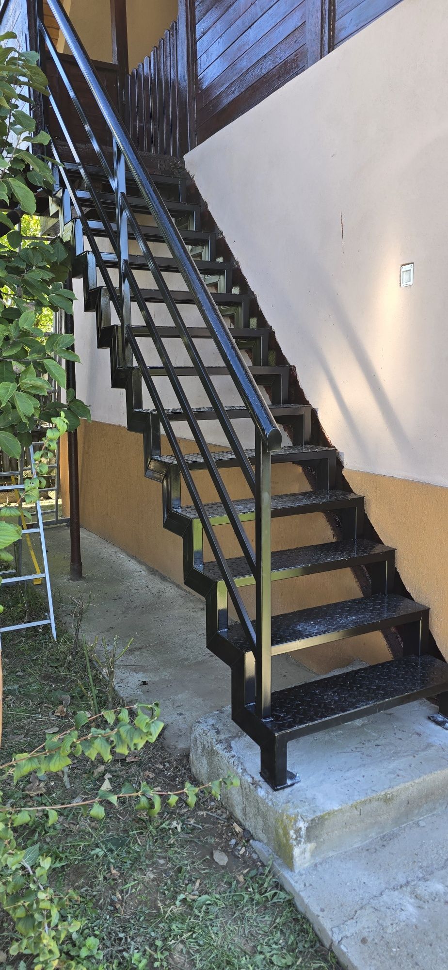 Porți, garduri, balustrade, scări metalice, confecții metalice