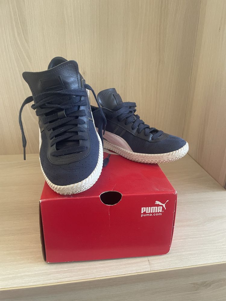 Кецове на Puma в тъмно син цвят !