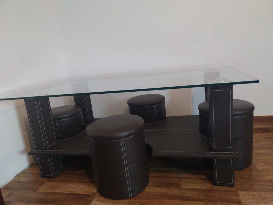 Masă de cafea modernă cu blat de sticlă + 4 taburete elegante – stare