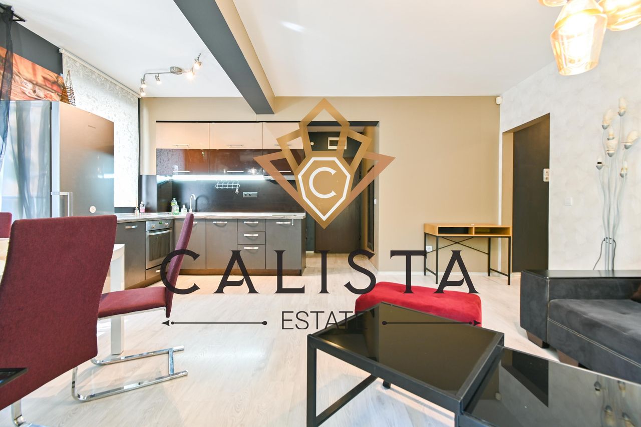 Дава се под наем Тристаен апартамент в София, Център - 110 кв.м за 875 € - Снимка #1