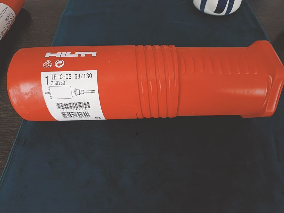 Vând carotă Hilti cu două adaptoare.