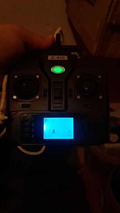 Лодка за захранка с GPS и автопилот D18