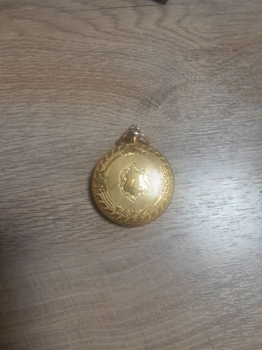 Швейцарски часовник  позлатен  продавам