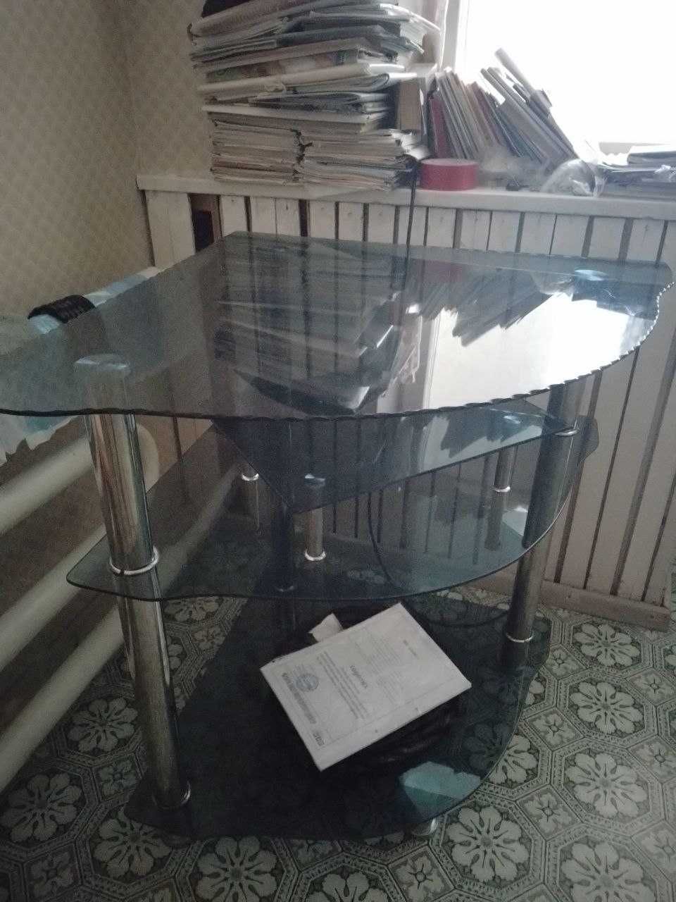 Продам диван, кресло, холодильник, кухонный гарнитур, стол, стул, утюг