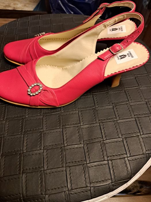 Vand Pantofi si sandale din piele