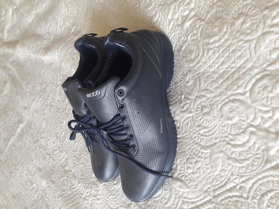 Продам кроссовки ЭССО,обмен