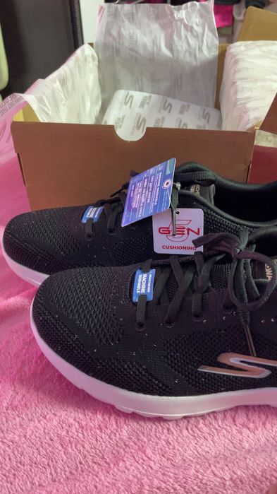 Дамски блестящи маратонки SKECHERS