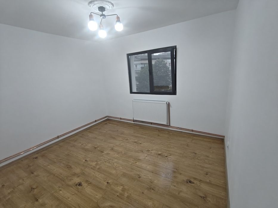 PF vând apartament 3 camere decomandat