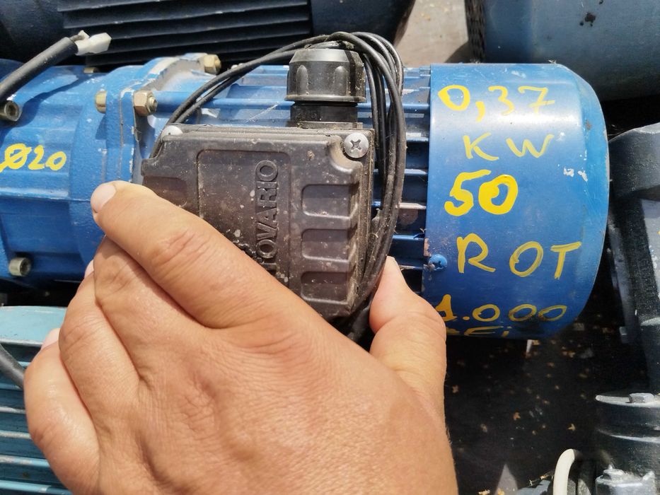 Motor electric cu reductor 50 rpm