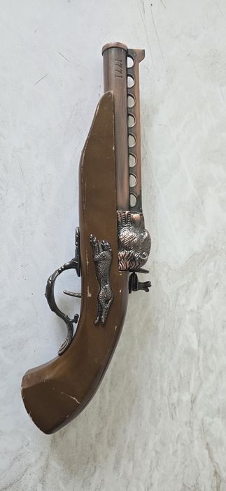 Pistol de  panoplie gen bricheta