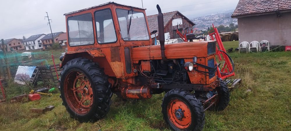 Vând tractor U651