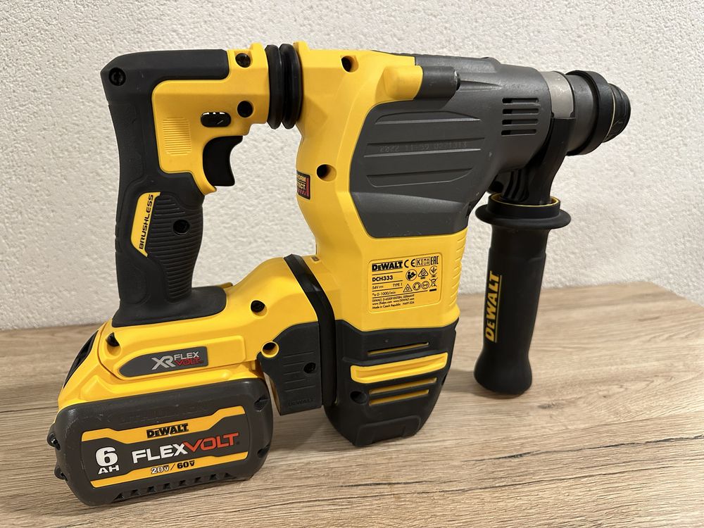 Rotopercutor Dewalt DCH333, masina de gaurit (Hilti, Milwaukee)