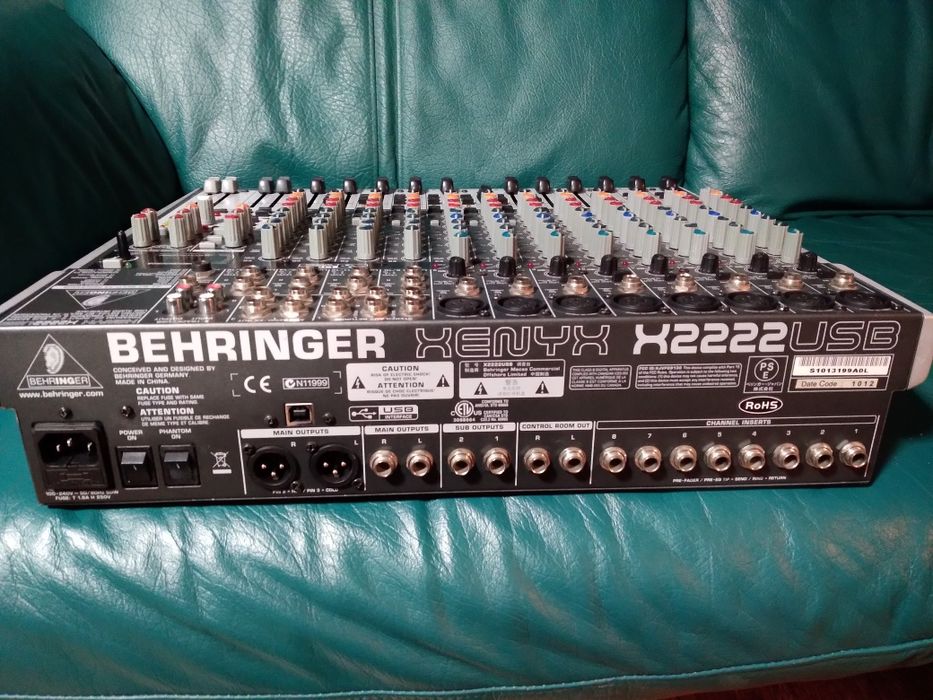 Mixer behringer xeny x 2222 usb.