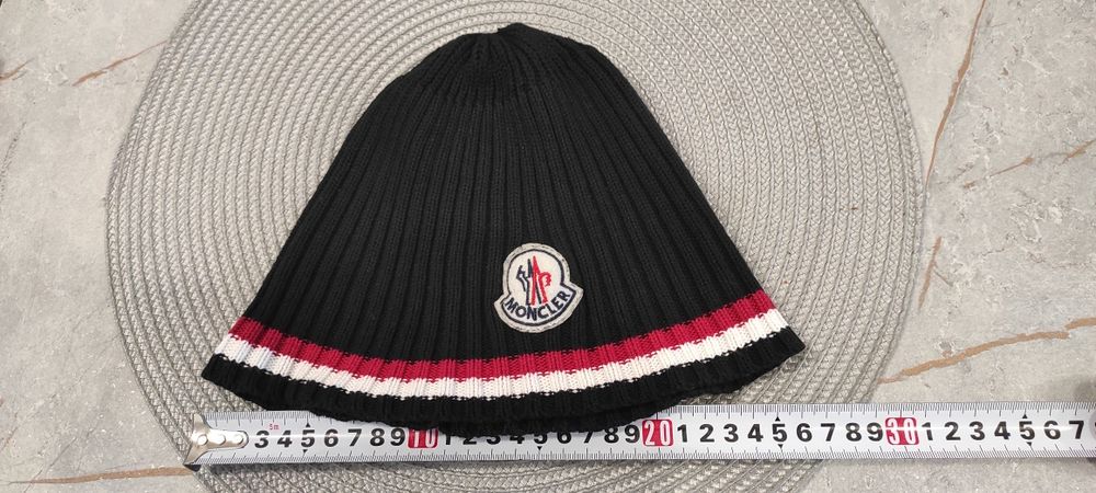 Зимна шапка Moncler