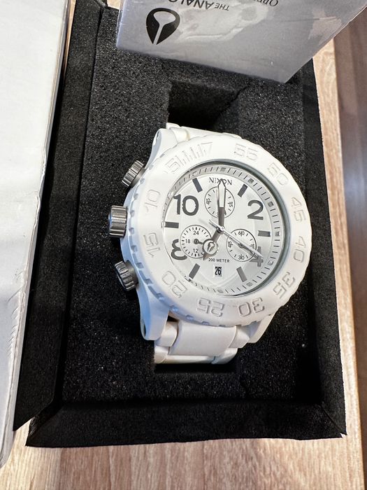 Часовник Nixon 42-20 оригинален чисто нов !