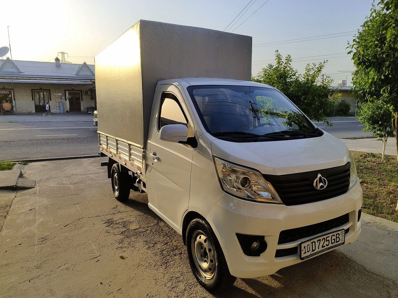 Продам CHANGAN грузовой