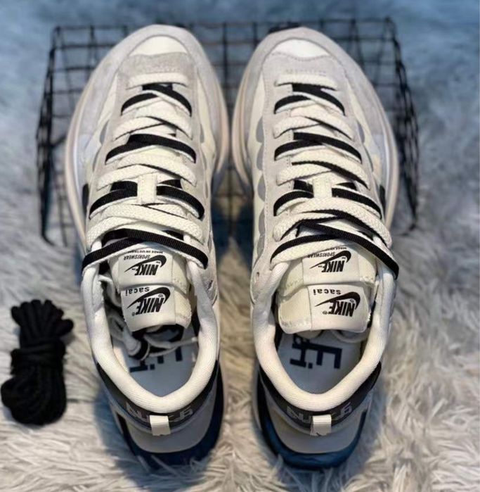 Нови дамски маратонки Sacai x Nike VaporWaffle Sesame and black