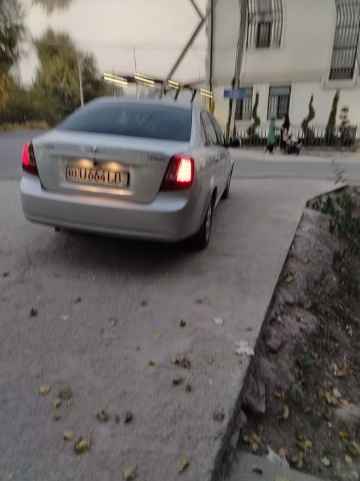 Laseti jentra sotiladi kraskasi qatida borligini bilmiyman