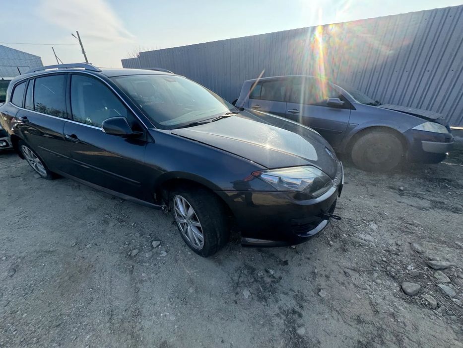 Dezmembram Renault Laguna 3 2.0 dci 2011 combi