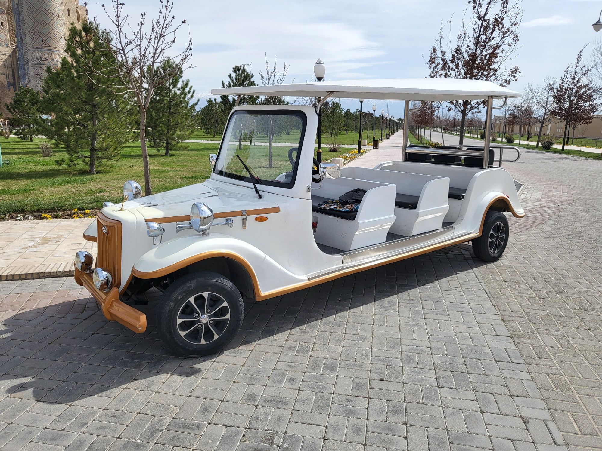 GolfCar sotiladi 12 odamlik