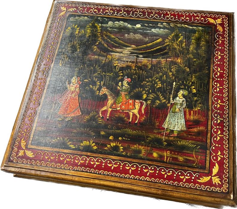 Masa decorativa pictată manual