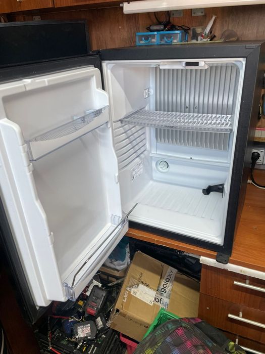 Mini frigider dometic