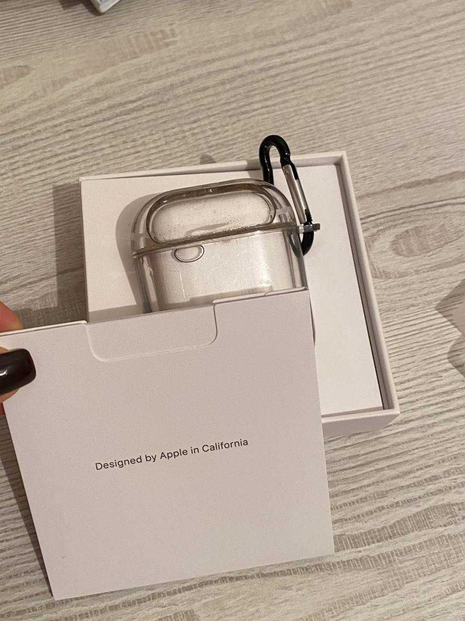 Продается AirPods 2-го поколения.