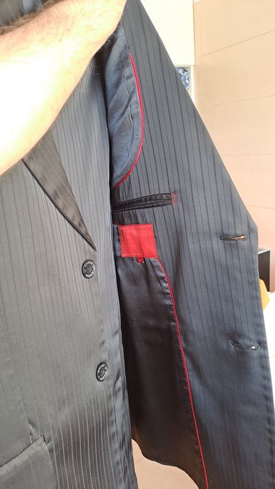 Costum bărbătesc vand urgent  .bucurești  sec1