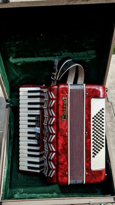 Vând acordeon parrot cu 72 basi rosu