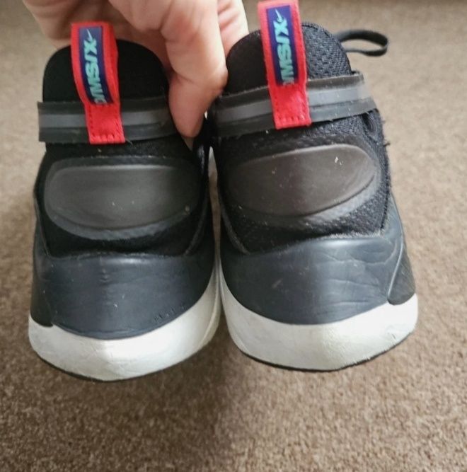 Маратонки Nike Signal D/MS/X