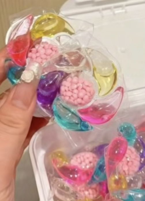 Vând detergent capsule